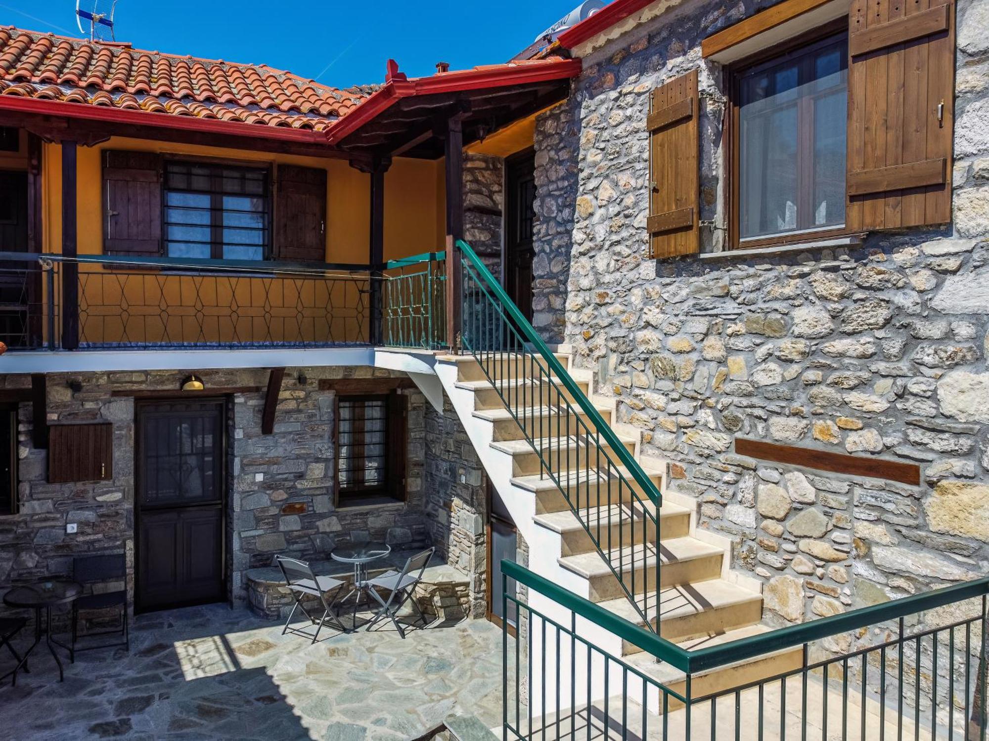 Akrathos Apartment